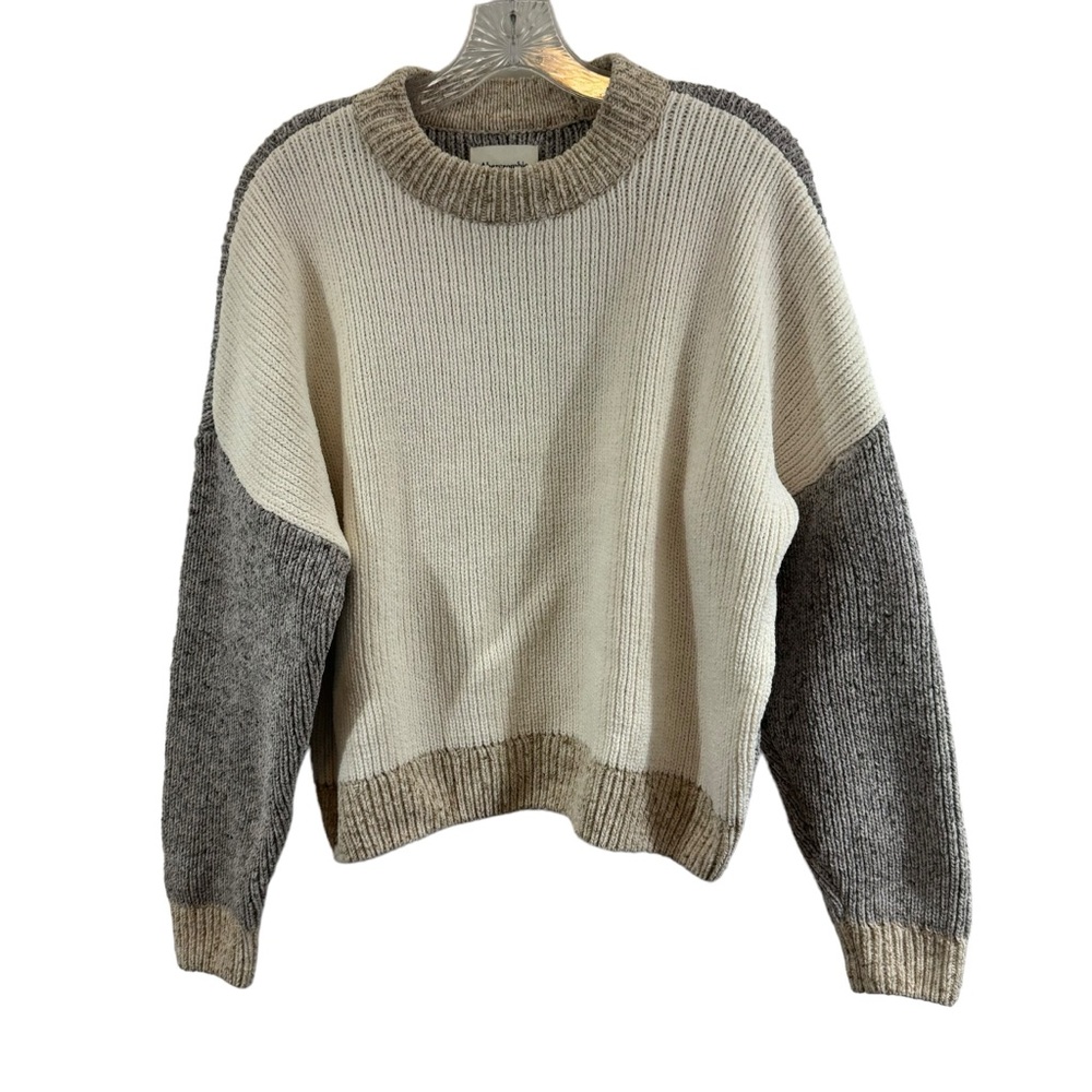 Abercrombie & Fitch Cream and Gray Sweater
